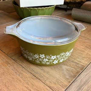 ** LAST CHANCE ***MCV Pyrex serving bowl w/ handles and matching glass lid